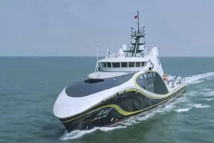В Китае принято в эксплуатацию огромное беспилотное судно-разведчик океана, напичканное воздушными, надводными и подводными дронами