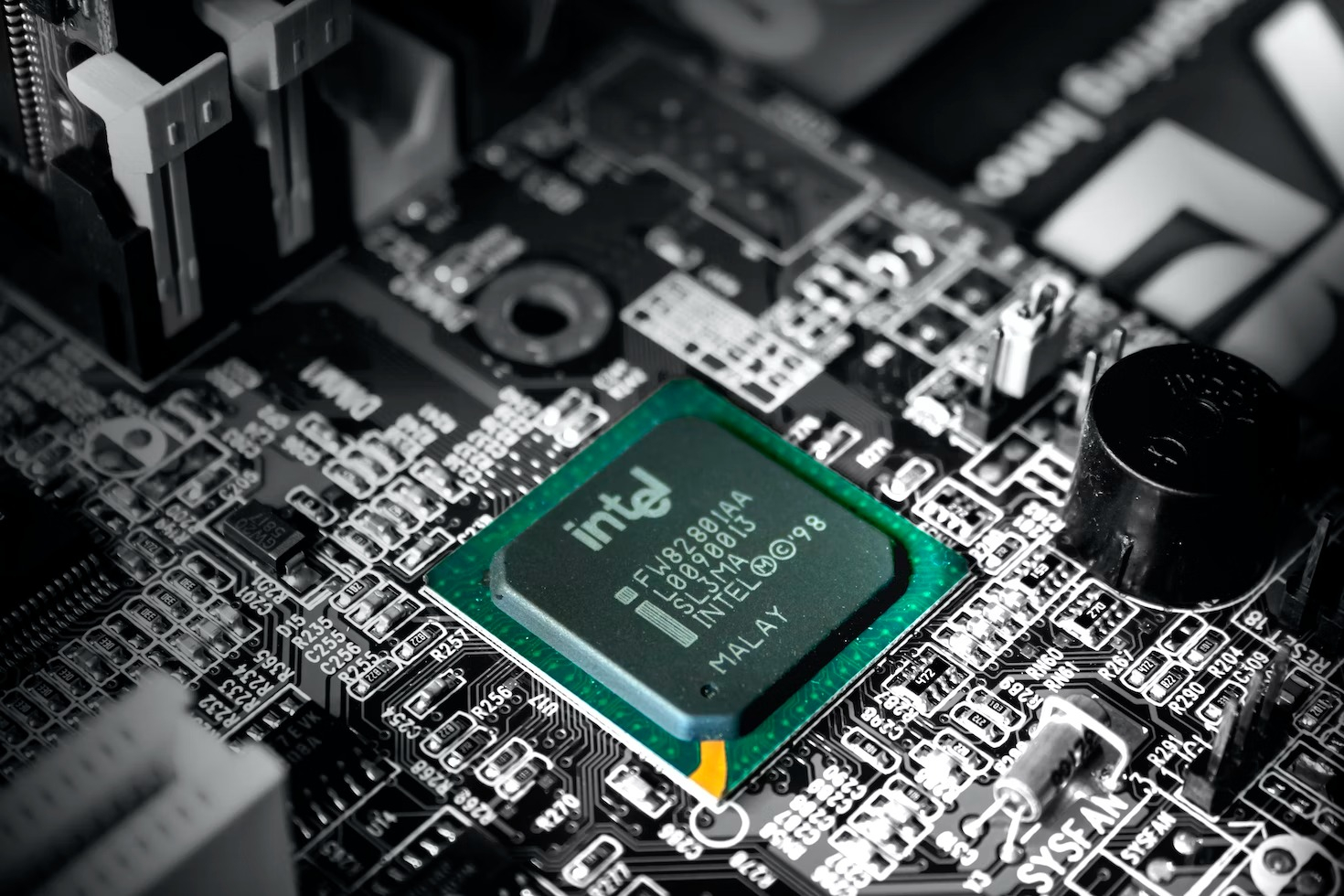 Intel заявила, что вернула пользователям из России и Беларуси возможность скачивать драйверы в рамках гарантийных обязательств