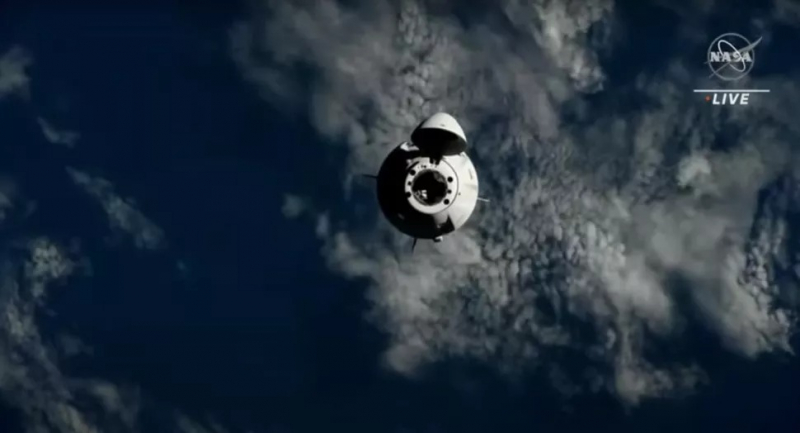 SpaceX Dragon пристыковывается к МКС. Источник изображения: NASA 