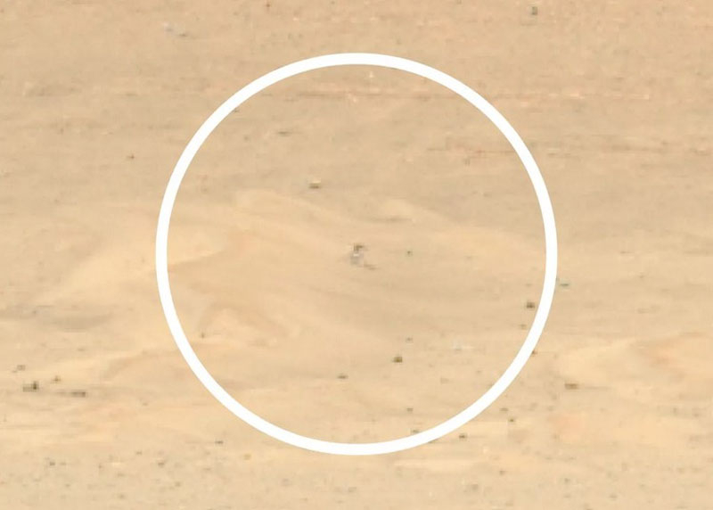 Посадка вертолёта на марсианскую дюну, снятая камерой марсохода Perseverance. Источник изображения: NASA 