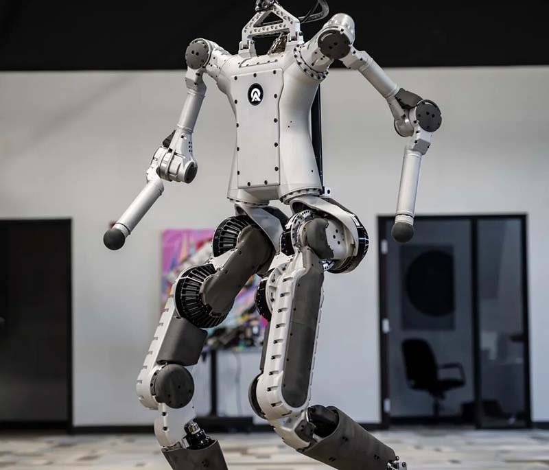 «iPhone среди роботов»: Apptronik показала прототипы робота-гуманоида Apollo с ногами и без