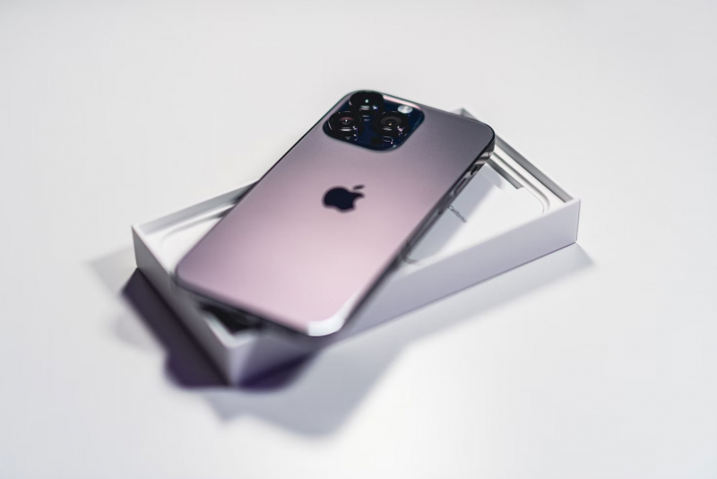 Новейшие iPhone начали продавать в Китае с редкой скидкой более $100 в связи с падением спроса