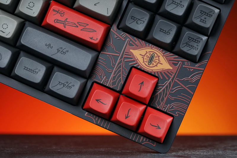 Представлена механическая клавиатура Саурона — Drop Black Speech Keyboard с раскладкой чёрного наречия из «Властелина колец»