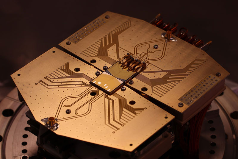 Британские учёные стали ближе к практическим квантовым компьютерам — они «телепортировали» кубиты между процессорами