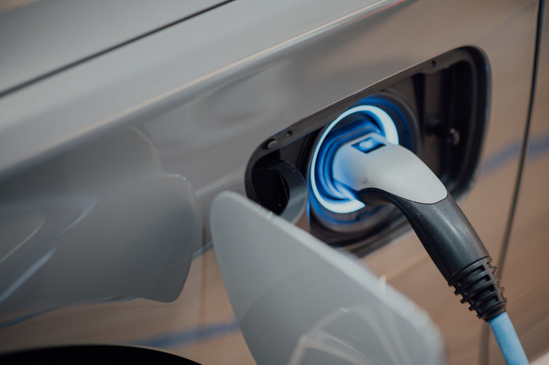Tesla придётся дать доступ к зарядным станциям Supercharger другим электромобилям, чтобы получить госсубсидии в США