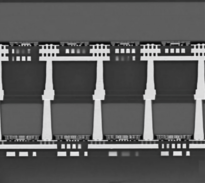  Микрофотография поперечного среза TSV, соединяющих логический чип (внизу) с чиплетом кэш-памяти SRAM (источник: Intel) 