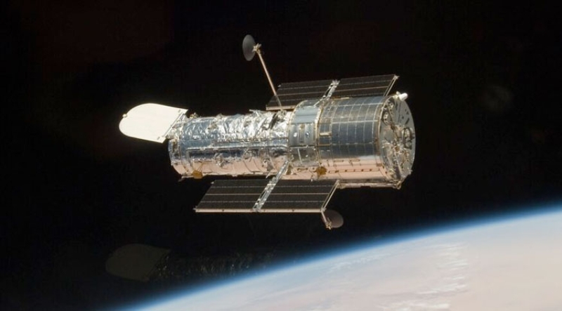 Пролетающие спутники испортили более 2,7 % снимков телескопа «Хаббл»