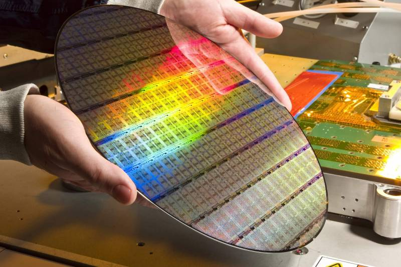 Samsung предложит клиентам передовую упаковку чипов, а также будет подселять к сторонним CPU свою DRAM