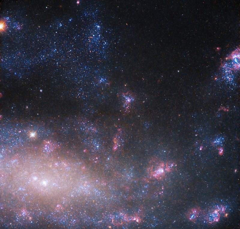  Центральная область NGC 4395. Изображение получено при помощи инструмента «Хаббла» Wide Field Camera 3. Источник изображений: nasa.gov 