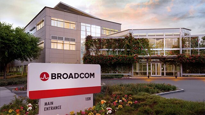 Глава Broadcom пообещал ежегодно выделять $2 млрд на развитие продуктов и услуг VMware