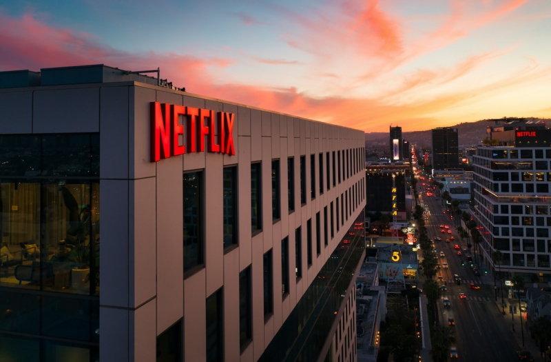 Тариф Netflix с рекламой набрал 5 млн подписчиков, а компания задумалась о рекламных роликах-сериалах на 30 минут