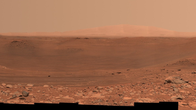 Марсоход Perseverance нашёл в огромном кратере Езеро кратер поменьше  это поможет в изучении геологической истории планеты