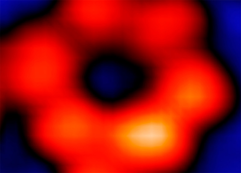  Изображение кольцеобразной супрамолекулы, в которой во всем кольце присутствует только один атом Fe. 