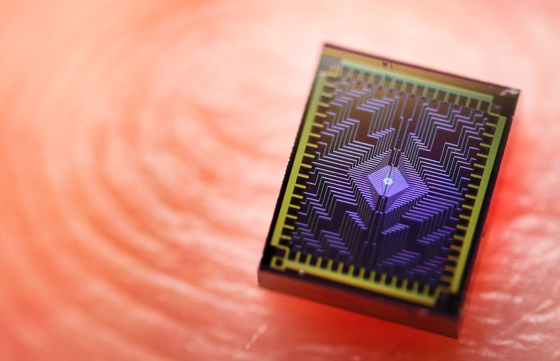 Intel представила Tunnel Falls — свой первый квантовый процессор с кремниевыми кубитами