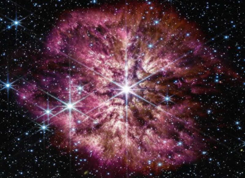  Редкая звезда типа Вольфа — Райе, которая «пылит» не хуже сверхновых. Источник изображения: NASA, ESA, CSA, STScI, Webb ERO 