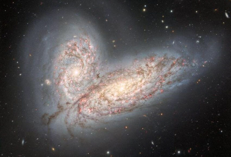  Пример слияния двух галактик. Источник изображения: International Gemini Observatory/NOIRLab/NSF/AURA 