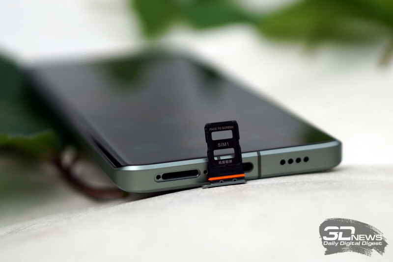  Xiaomi 13 Ultra, слот для двух карточек стандарта nano-SIM 