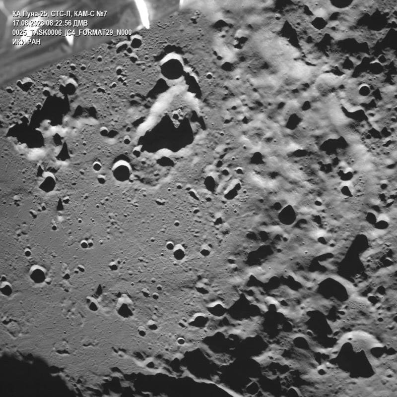 «Луна-25» сделала первый снимок лунной поверхности — на фото попал кратер Зееман