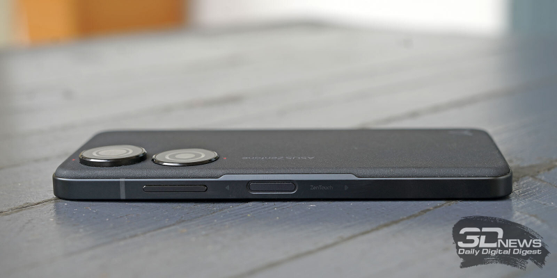  ASUS Zenfone 10, правая грань: клавиша питания со встроенным сканером отпечатком и клавиша регулировки громкости/спуска затвора 