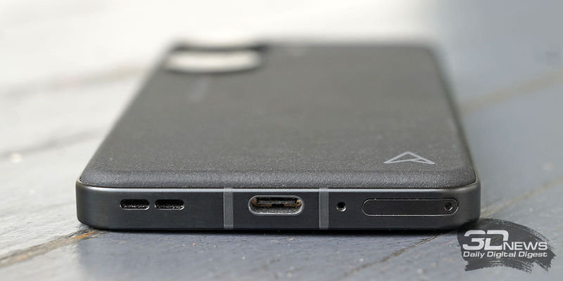  ASUS Zenfone 10, нижняя грань: слот для SIM-карт, порт USB Type-C, микрофон и основной динамик 