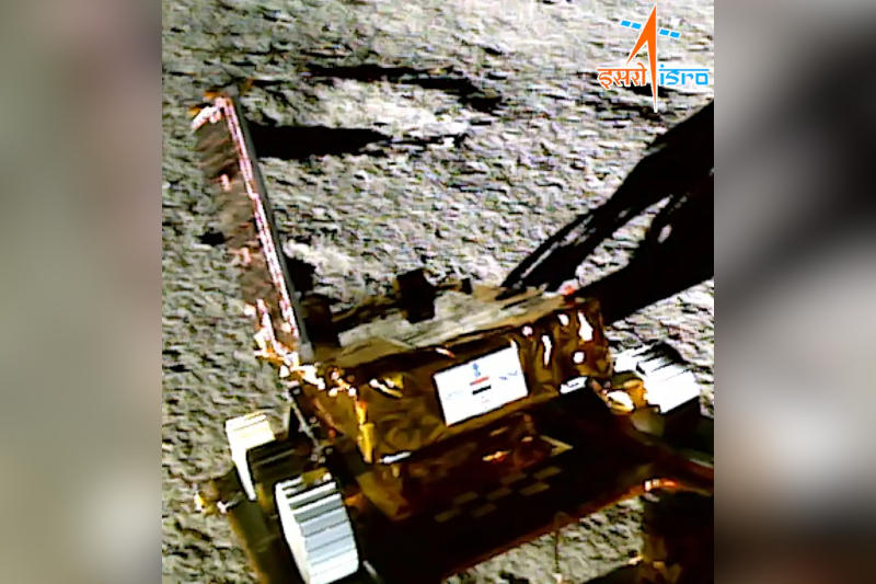 Индийский луноход нашёл на Луне серу, а ещё алюминий, железо, кальций, хром, титан и кислород