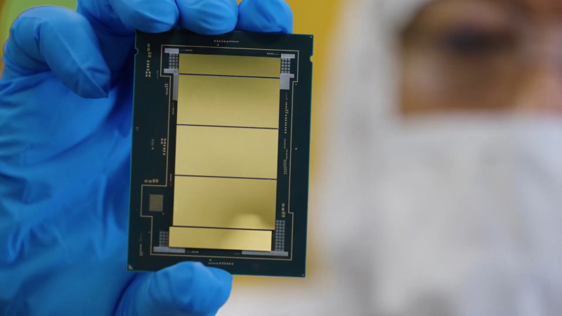 Intel показала чиплетные процессоры Xeon Granite Rapids и Sierra Forest без крышек