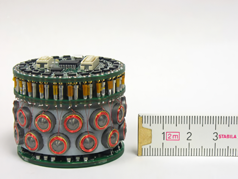  Один из первых прототипов-демонстраторов катома, опоясанный электромагнитами «пенёчек» (источник: Carnegie Mellon) 
