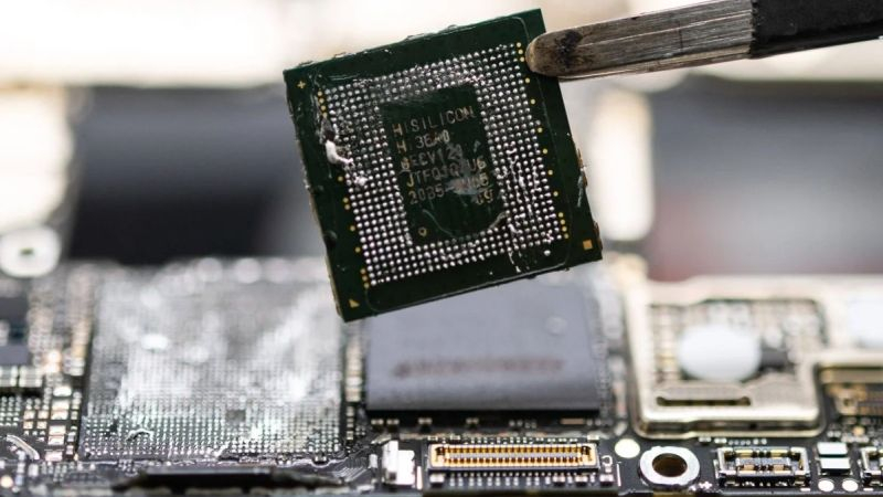 Китай пока не способен выпускать чипы тоньше 90 нм без импортного оборудования