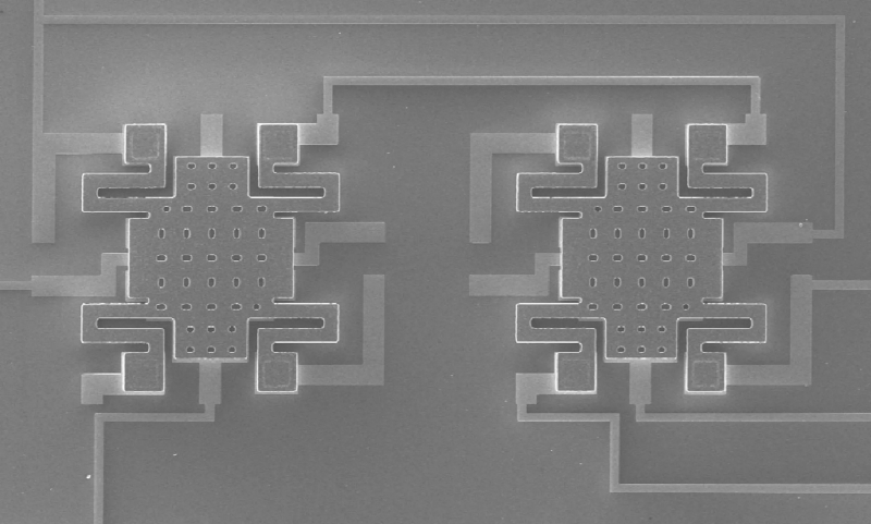  Наноэлектромеханические переключатели в составе электрического контура, вид сверху (источник: University of California) 