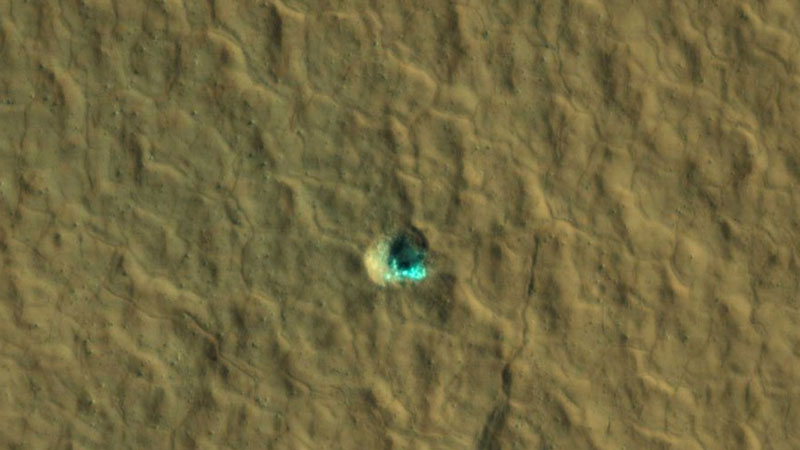 Водяной лёд в ударном кратере на  Марсе 
