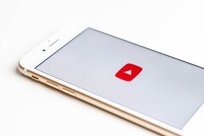 YouTube перестанет показывать подросткам видео о социальной агрессии и человеческом теле