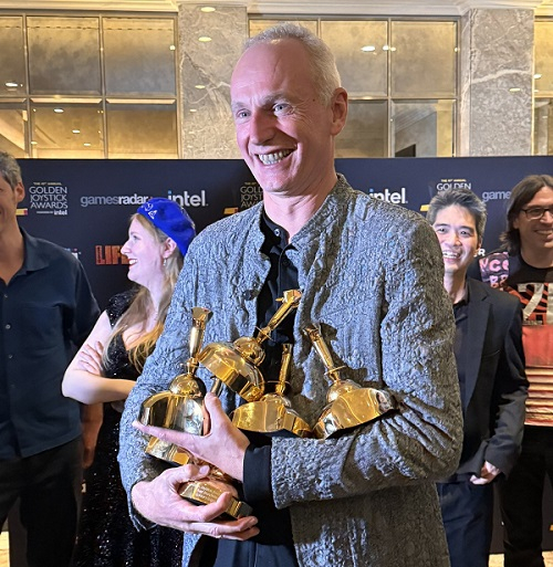  Свен Винке со всеми наградами с Golden Joystick Awards 2023 (источник изображения: Cromwelp в X) 