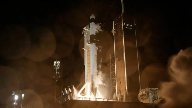 Корабль SpaceX Dragon доставил на МКС аппарат лазерной космической связи и массу другого оборудования
