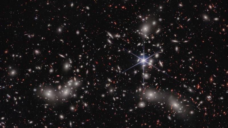 «Джеймс Уэбб» открыл пару древнейших галактик, которые слишком велики для своего времени