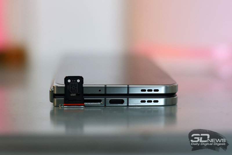  OnePlus Open, слот для двух карточек nano-SIM 
