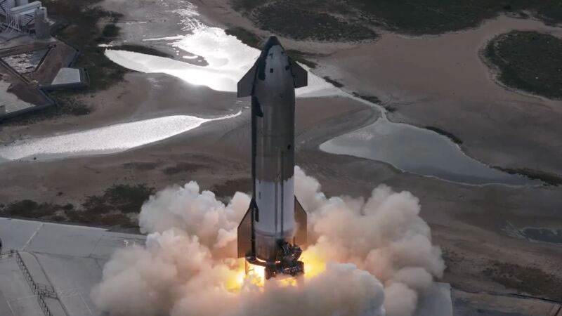  Статические огневые испытания двигателей корабля Starship. Источник изображения: SpaceX 