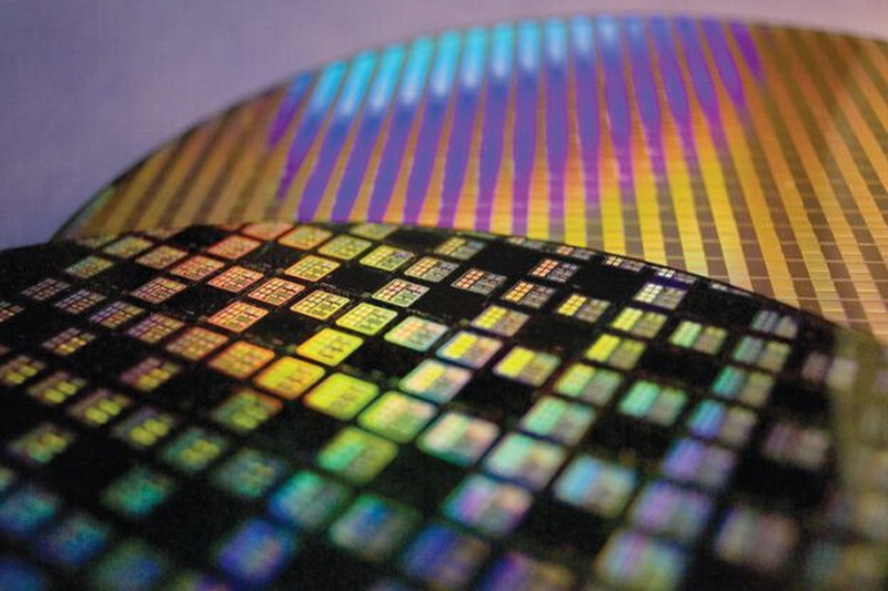 Samsung расскажет в феврале о 280-слойной флеш-памяти 3D QLC NAND и 32-гигабитные чипах DDR5-8000