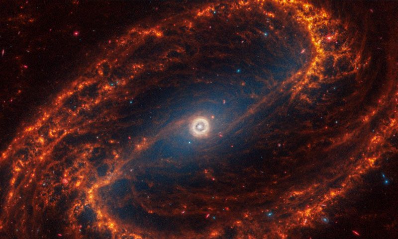  Галактика NGC 1300, до которой 69 млн световых лет 