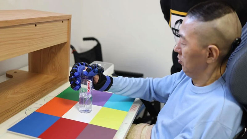 В Китае испытали более безопасную альтернативу мозгового имплантата Neuralink Илона Маска