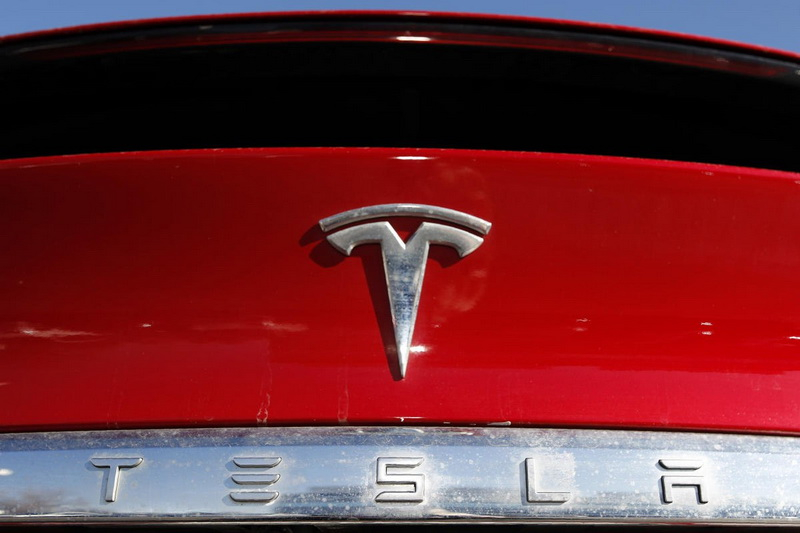 Tesla «отзовёт» более 2 млн электромобилей из-за слишком маленького шрифта на приборной панели