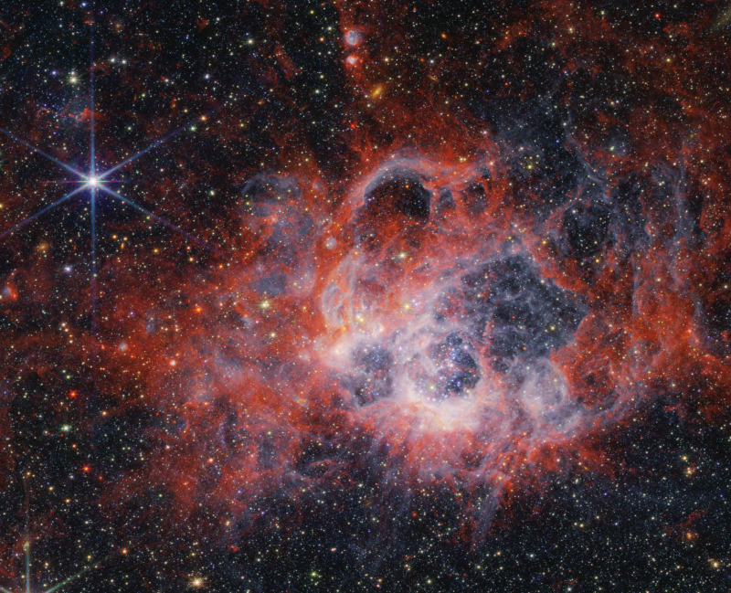 «Джеймс Уэбб» запечатлел близкую к Земле туманность, в которой много молодых массивных звёзд