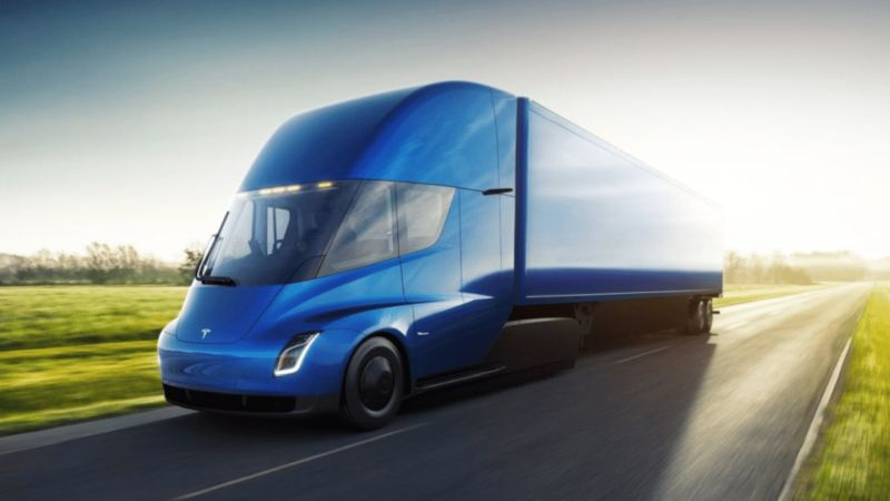 Электрические грузовики Tesla Semi могут начать собирать в Германии, заявил Маск