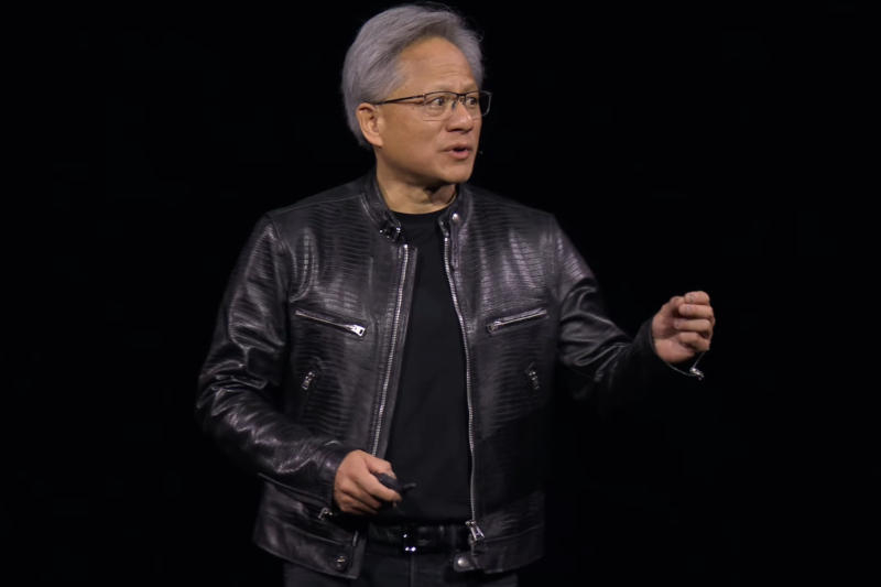 Дженсен Хуанг представил самый мощный чип в мире в новой кожаной куртке за 90