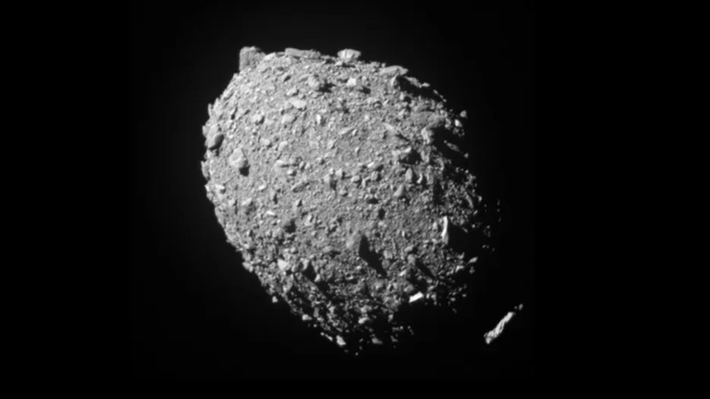  Фотография астероида Диморфос за две секунды до столкновения DART с его поверхностью 26 сентября 2022 года 