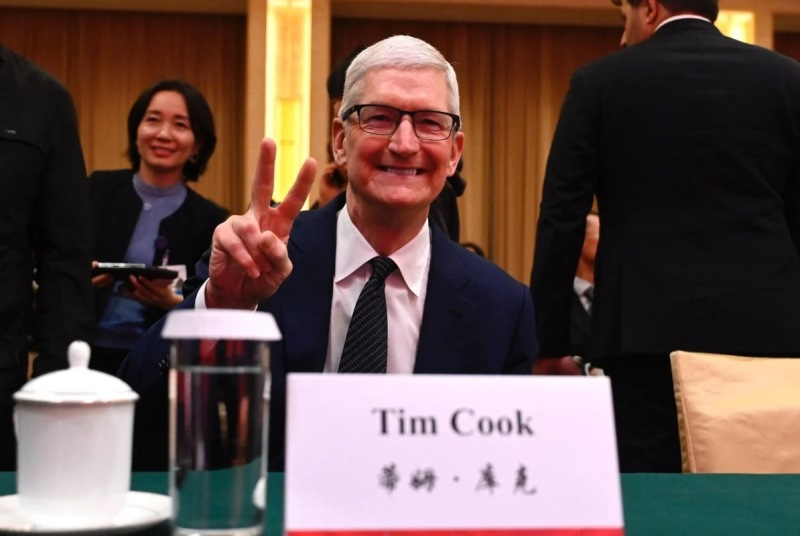  Глава Apple Тим Кук на ФОруме по развитию Китая / Источник изображения: AFP 
