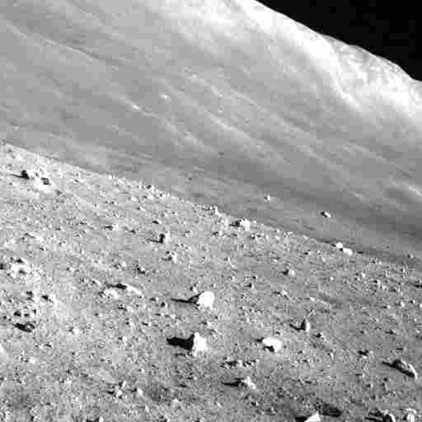  Свехий снимок поверхности Луны камерой модуля SLIM 