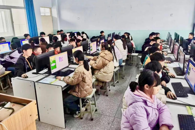 В китайских школах протестируют 10 тысяч ПК на китайских чипах Loongson с архитектурой RISC-V