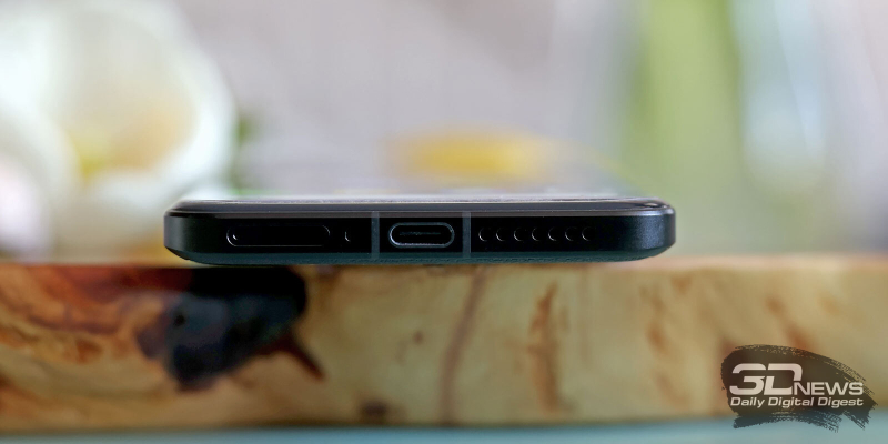  Xiaomi 14 Ultra, нижняя грань: слот для SIM-карт, порт USB Type-C, микрофон и динамик 