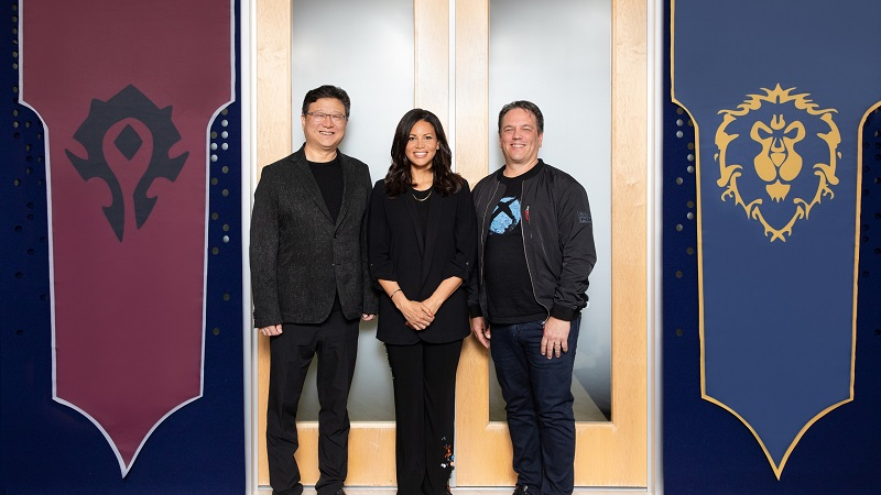  Глава NetEase Уильям Динг, президент Blizzard Джоанна Фарис и гендиректор Microsoft Gaming Фил Спенсер (источник изображения: Business Wire) 