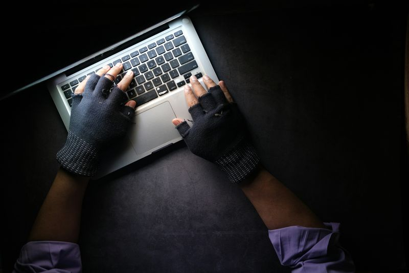 Взломавшего две криптобиржи инженера по кибербезопасности приговорили к трём годам тюрьмы